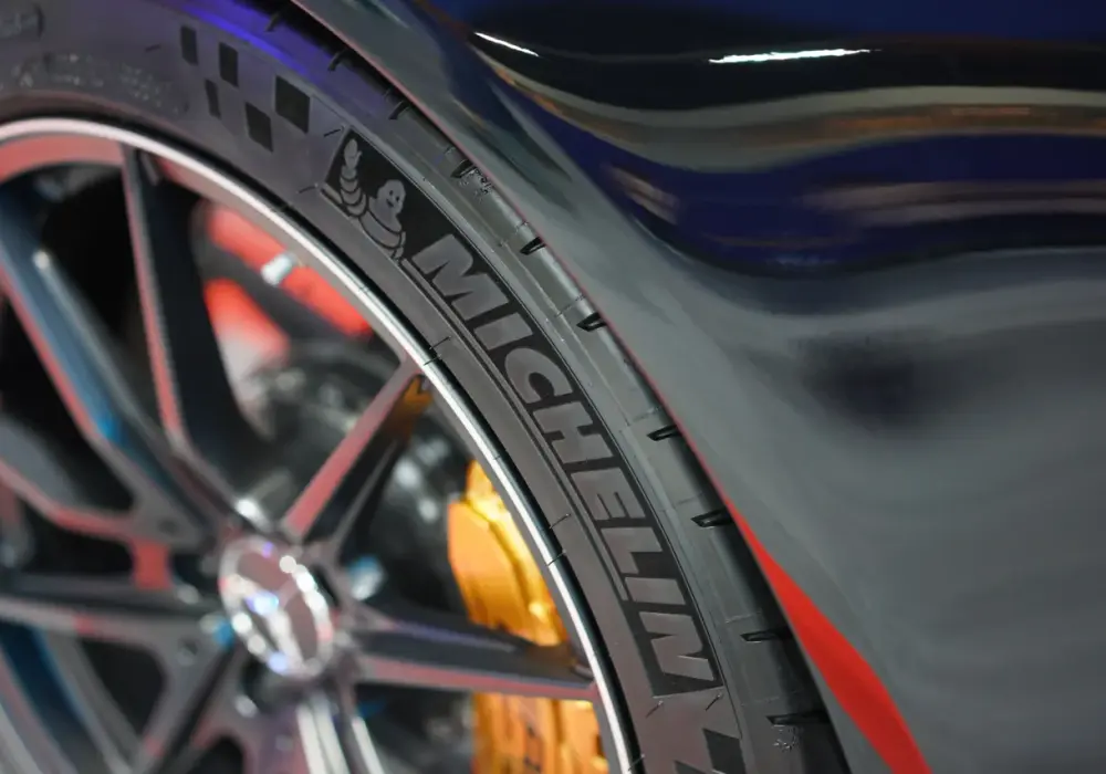 Jak powstał ludzik Michelin? Historia, która zaskakuje i inspiruje
