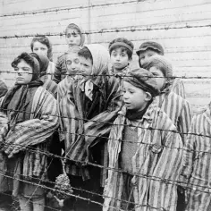 W którym roku powstało Auschwitz? Odkryj jego tragiczną historię