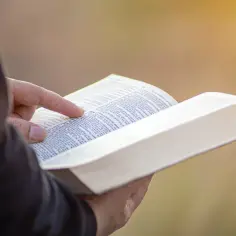 Jak czytać Biblię instrukcja: skuteczne metody dla każdego czytelnika