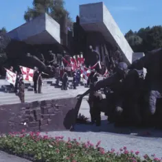 Znaczenie pomnika powstania warszawskiego w polskiej historii i pamięci