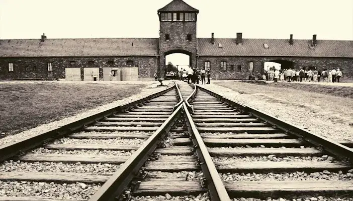 Zdjęcie W którym roku powstało Auschwitz? Odkryj jego tragiczną historię