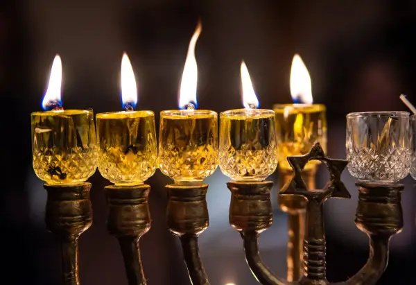 Chanuka bez tajemnic - symbole, tradycje i znaczenie święta
